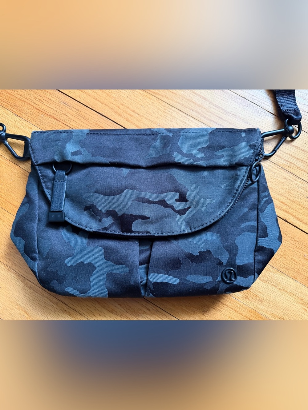 lululemon athletica Women's Green and Black Camo Crossbody Bag